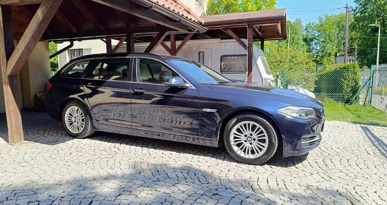 BMW Seria 5 cena 68000 przebieg: 176000, rok produkcji 2015 z Biała małe 121